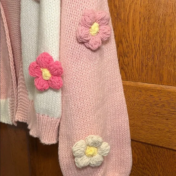 💥HP💥 🆕 NWT Debut 3D Daisy Cardigan Sweater – Small/Medium – Pink - Picture 2 of 8